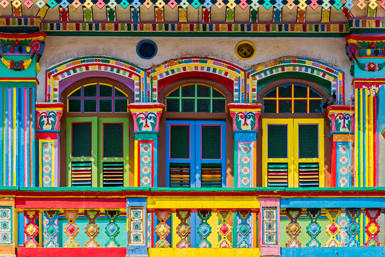 Quels éléments décoratifs une maison doit-elle posséder pour atteindre le style indien ?