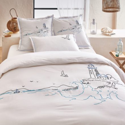 Parure de lit brodée : ce détail qui change la sensation d’une chambre