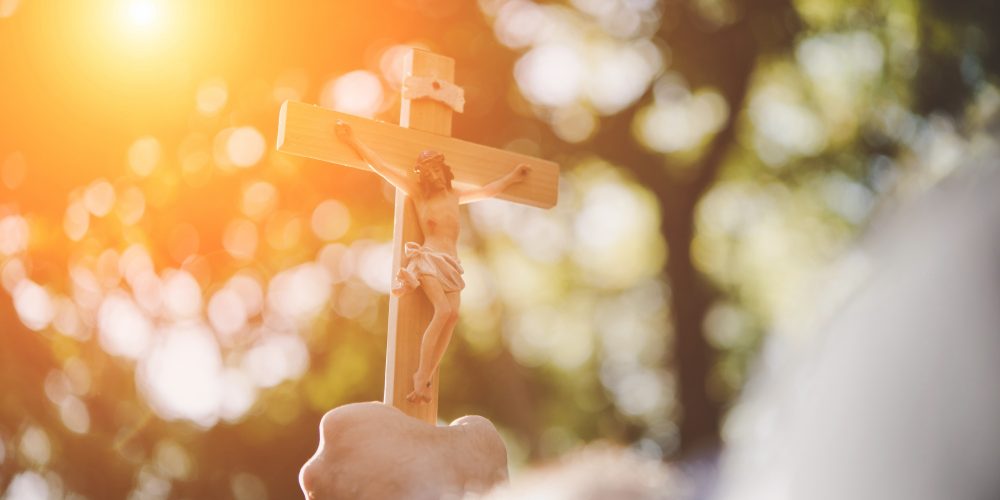 Pourquoi l’image du Christ change d’une médaille à l’autre ?
