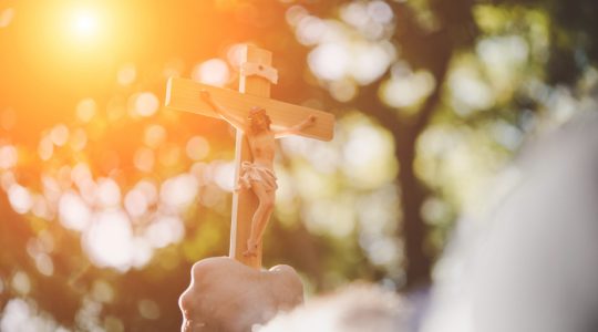 Pourquoi l’image du Christ change d’une médaille à l’autre ?